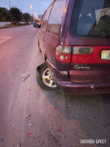 
                Читатель: В Бресте на Папанина неизвестный водитель въехал в машину и уехал с места происшествия
            