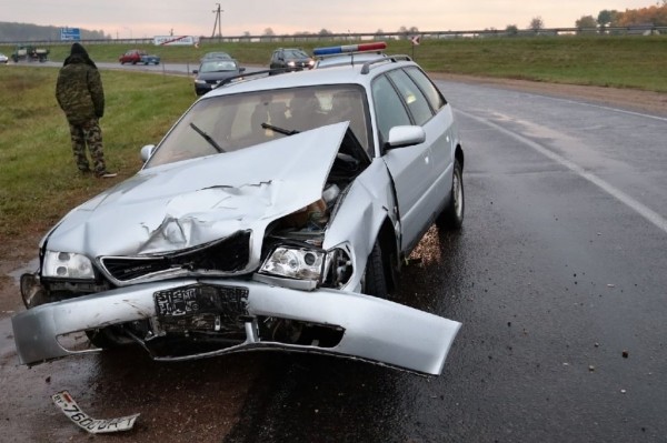 Лобовое столкновение маршрутки и Audi произошло в Брестской области