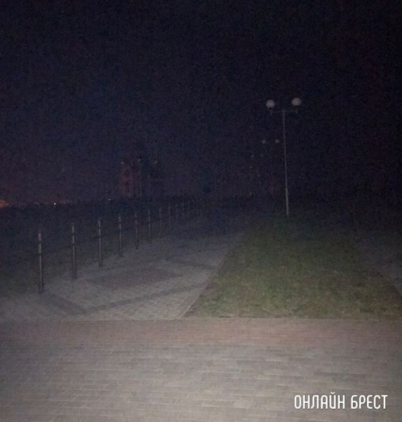 Читатель: Почему в темное время суток в парке 1000-летия Бреста не горят фонари?
             
                Читатель: Почему в темное время суток в парке 1000-летия Бреста не горят фонари?