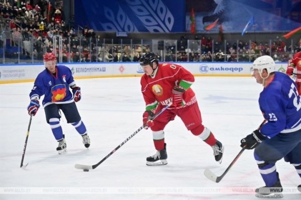 Хоккейная команда Президента выиграла у сборной Брестской области в матче любительского турнира Хоккейная команда Президента выиграла у сборной Брестской области в матче любительского турнира