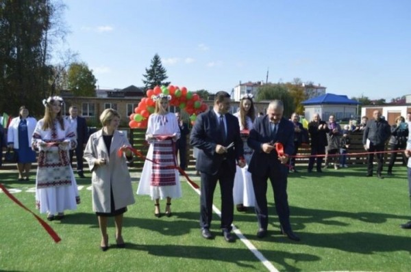 В Малорите торжественно открыли мини-футбольное поле В Малорите торжественно открыли мини-футбольное поле