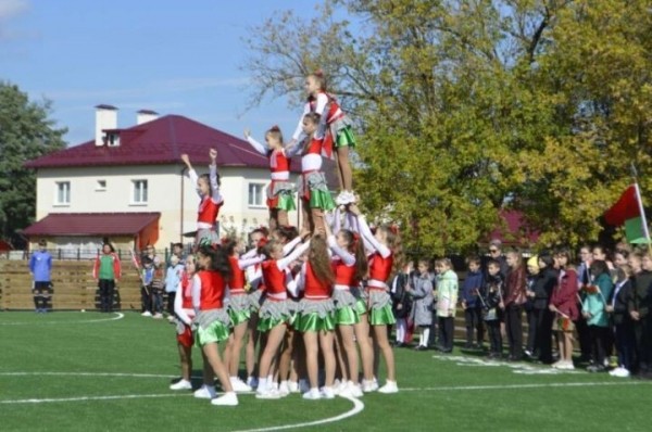 В Малорите торжественно открыли мини-футбольное поле В Малорите торжественно открыли мини-футбольное поле