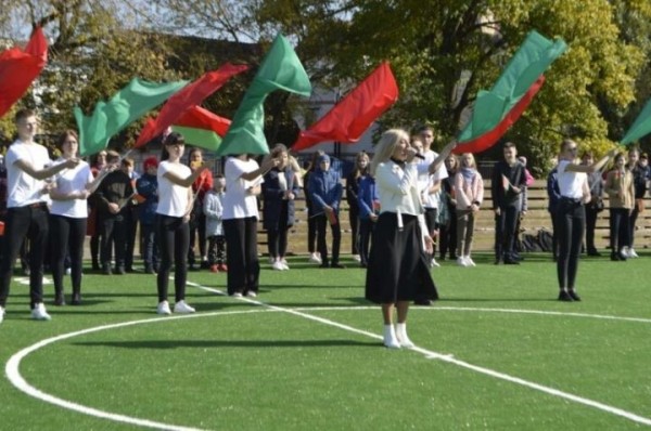 В Малорите торжественно открыли мини-футбольное поле В Малорите торжественно открыли мини-футбольное поле