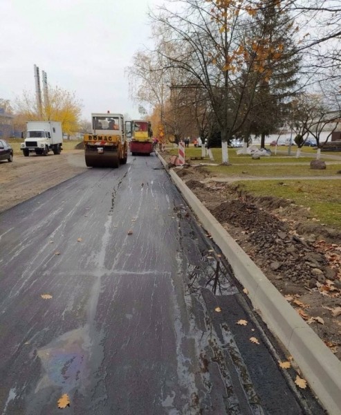 В Бресте ведутся работы по ремонту дорожного покрытия Коммерческого проезда
