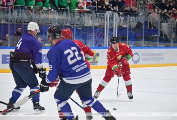 Хоккейная команда Президента выиграла у сборной Брестской области в матче любительского турнира Хоккейная команда Президента выиграла у сборной Брестской области в матче любительского турнира