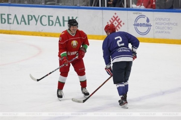 Хоккейная команда Президента выиграла у сборной Брестской области в матче любительского турнира Хоккейная команда Президента выиграла у сборной Брестской области в матче любительского турнира