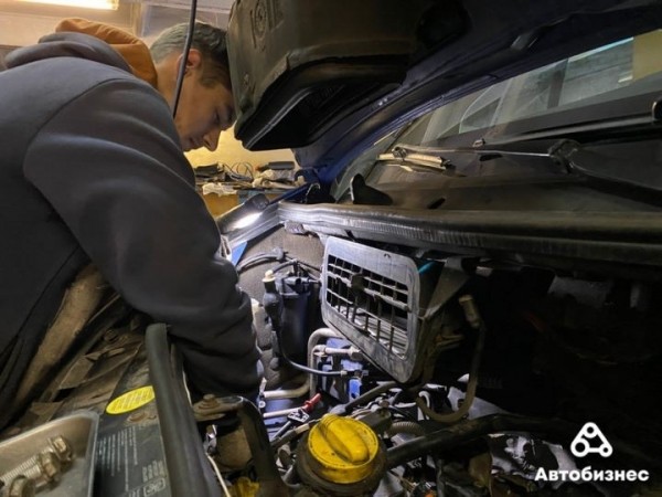 «Отдыхать учителю некогда, слишком много бумаг». Бросил преподавание физики и стал автомехаником «Отдыхать учителю некогда, слишком много бумаг». Бросил преподавание физики и стал автомехаником