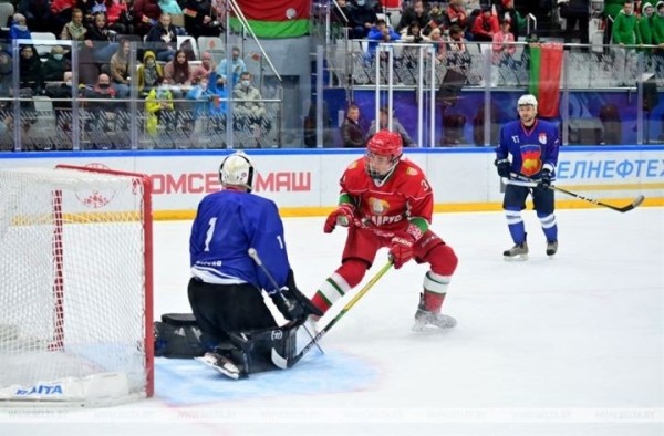 Хоккейная команда Президента выиграла у сборной Брестской области в матче любительского турнира Хоккейная команда Президента выиграла у сборной Брестской области в матче любительского турнира