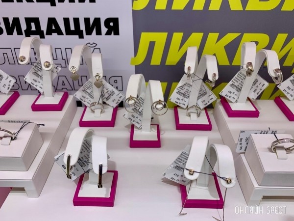 Кольцо для любимой и серьги для мамы до 100 рублей. Что еще можно увидеть на витринах ювелирного магазина СЛАВИЯ в Бресте?