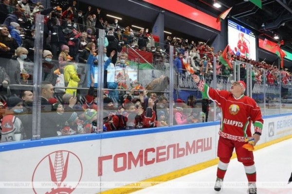 Хоккейная команда Президента выиграла у сборной Брестской области в матче любительского турнира Хоккейная команда Президента выиграла у сборной Брестской области в матче любительского турнира