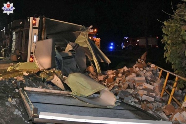 37-летний белорус перевернул фуру под Люблином. Что рассказала польская полиция