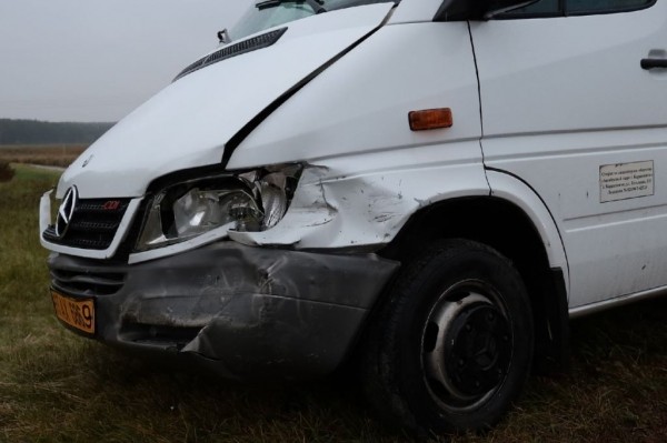 Лобовое столкновение маршрутки и Audi произошло в Брестской области