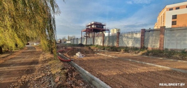Фотопрогулка по строительной площадке нового участка набережной в Бресте
             
                Фотопрогулка по строительной площадке нового участка набережной в Бресте