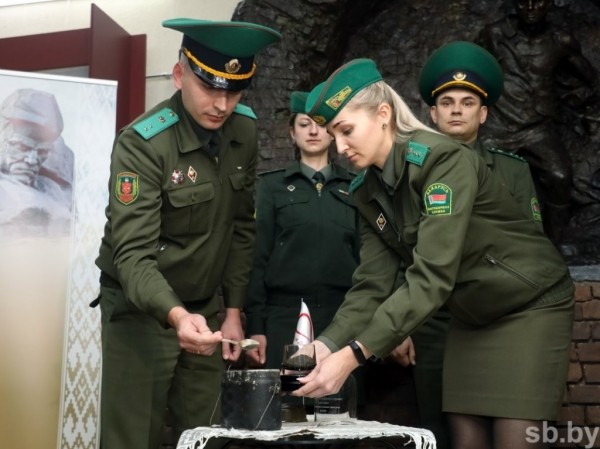 Алексей Талай привез в Брестскую крепость священную землю с Саур-Могилы в Донбассе