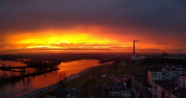 Вчера в Бресте был красивый закат. Делимся фотографиями, которые прислали читатели
Вчера в Бресте был красивый закат. Делимся фотографиями, которые прислали читатели
