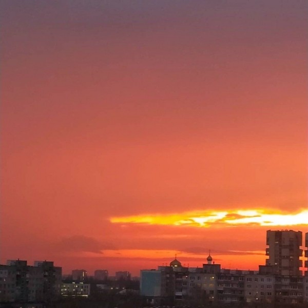 Вчера в Бресте был красивый закат. Делимся фотографиями, которые прислали читатели
Вчера в Бресте был красивый закат. Делимся фотографиями, которые прислали читатели