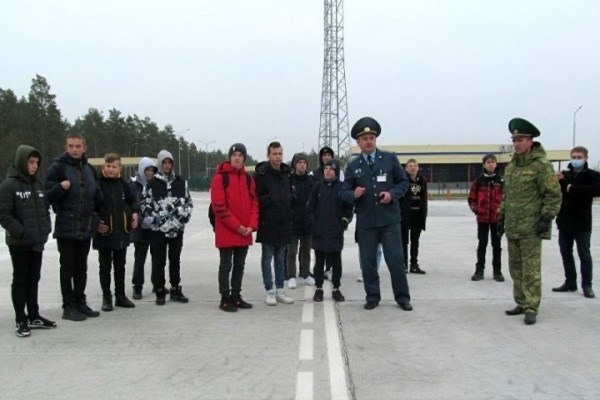 Школьники посетили реконструированный пункт пропуска «Верхний Теребежов» (Брестская область) Школьники посетили реконструированный пункт пропуска «Верхний Теребежов» (Брестская область)