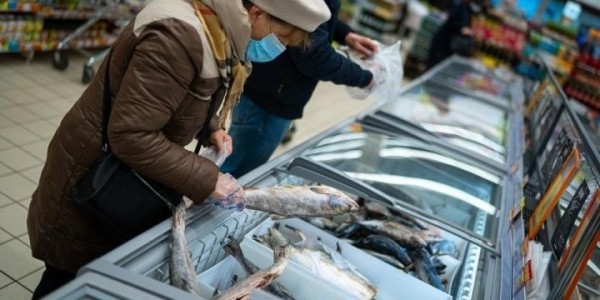 Что в корзине у пенсионерки на 30 рублей