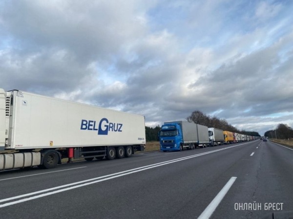 Выезда из Беларуси ожидают более 3,3 тыс. грузовиков – ГПК Выезда из Беларуси ожидают более 3,3 тыс. грузовиков – ГПК