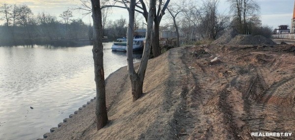 Фотопрогулка по строительной площадке нового участка набережной в Бресте
             
                Фотопрогулка по строительной площадке нового участка набережной в Бресте