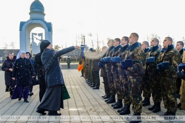 Новобранцы Березовского гарнизона приняли военную присягу