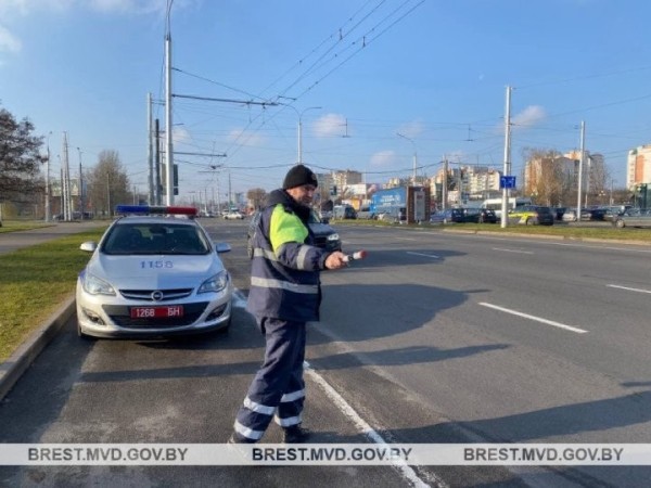 Много ли брестчан не стали дожидаться календарной зимы и поменяли шины на зимние? Много ли брестчан не стали дожидаться календарной зимы и поменяли шины на зимние?