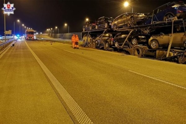 В Польше белорус на фуре столкнулся с автовозом