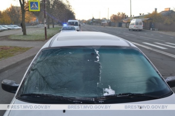 В Бресте автомобиль сбил человека В Бресте автомобиль сбил человека