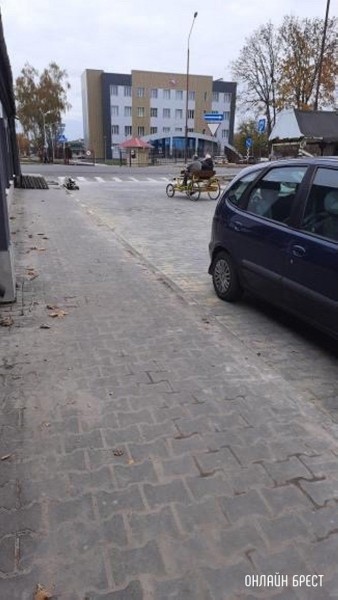 Читатель: Вот такое чудо техники катается по Дубровке в Бресте :)
             
                Читатель: Вот такое чудо техники катается по Дубровке в Бресте :)