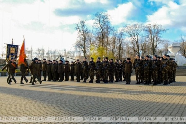 Новобранцы Березовского гарнизона приняли военную присягу