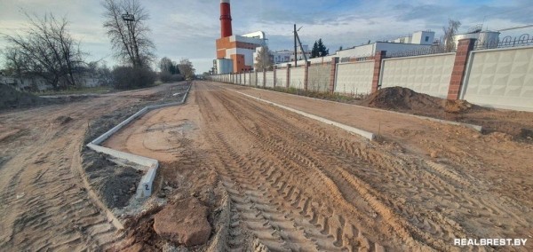 Фотопрогулка по строительной площадке нового участка набережной в Бресте
             
                Фотопрогулка по строительной площадке нового участка набережной в Бресте