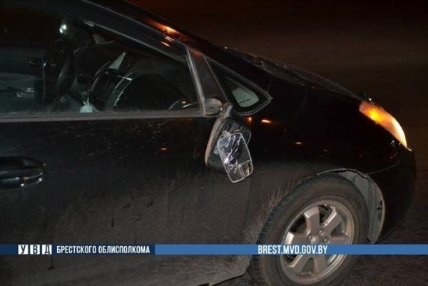 В Бресте автомобиль сбил пешехода, который шел на «красный» В Бресте автомобиль сбил пешехода, который шел на «красный»