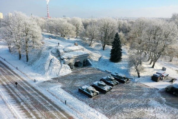 Посмотрите, как красиво в Брестской крепости
             
                Посмотрите, как красиво в Брестской крепости