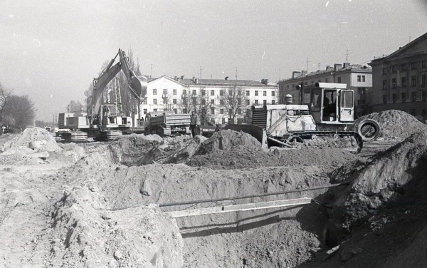 Брест, площадь Ленина. Как думаете, какой год?
             
                Брест, площадь Ленина. Как думаете, какой год?