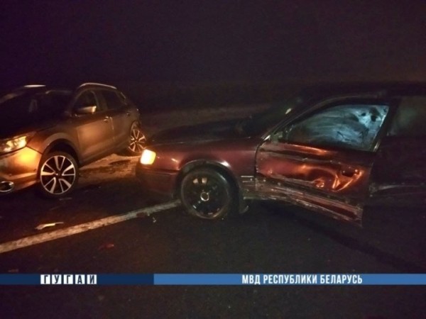 В Ивацевичском районе легковушка столкнулась с большегрузом, погибли 2 человека В Ивацевичском районе легковушка столкнулась с большегрузом, погибли 2 человека