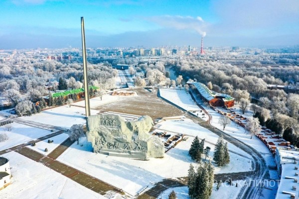 Посмотрите, как красиво в Брестской крепости
             
                Посмотрите, как красиво в Брестской крепости