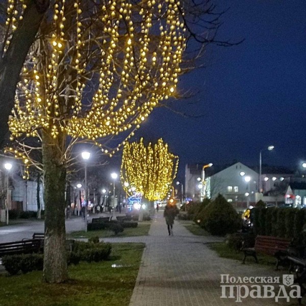 Посмотрите, как Пинск принарядился к праздникам
             
                Посмотрите, как Пинск принарядился к праздникам