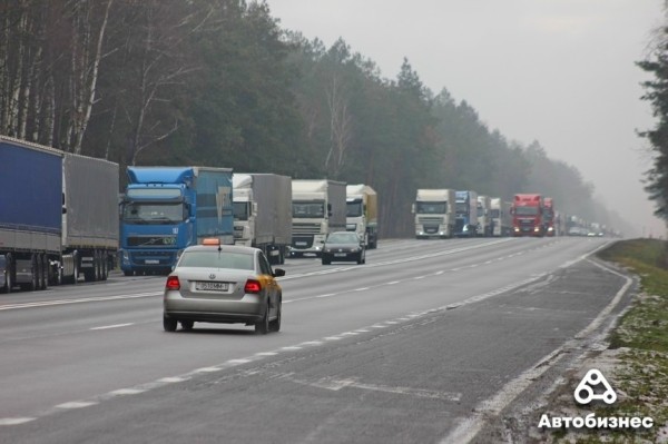 Дек 14 «В основном без очереди лезут брестские». Репортаж из очереди фур в сторону Польши Дек 14 «В основном без очереди лезут брестские». Репортаж из очереди фур в сторону Польши