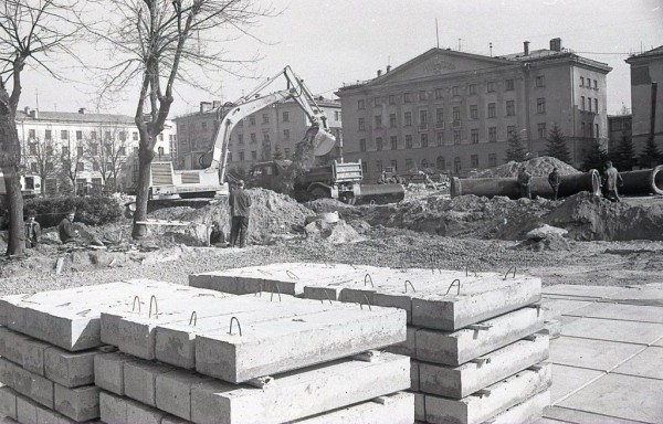 Брест, площадь Ленина. Как думаете, какой год?
             
                Брест, площадь Ленина. Как думаете, какой год?