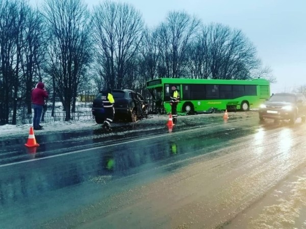 В Минской области произошло лобовое ДТП с участием рейсового автобуса
