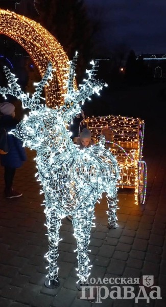 Посмотрите, как Пинск принарядился к праздникам
             
                Посмотрите, как Пинск принарядился к праздникам