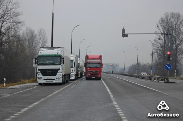 Дек 14 «В основном без очереди лезут брестские». Репортаж из очереди фур в сторону Польши Дек 14 «В основном без очереди лезут брестские». Репортаж из очереди фур в сторону Польши