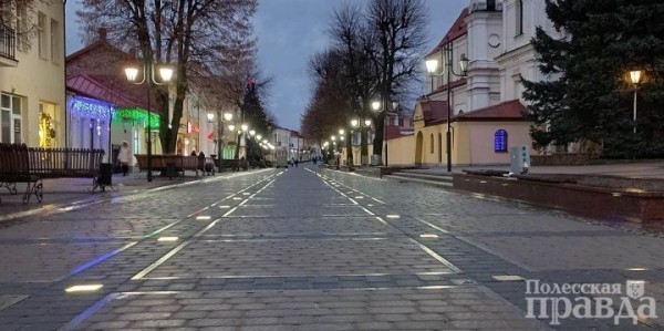 Посмотрите, как Пинск принарядился к праздникам
             
                Посмотрите, как Пинск принарядился к праздникам