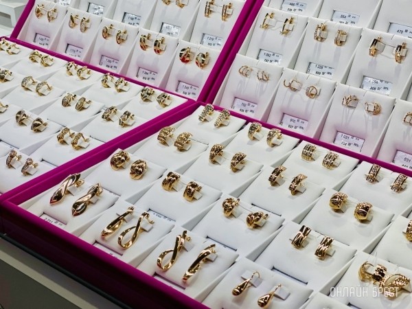 Золотое кольцо от 260 рублей: где в Бресте смотреть новогодние подарки?