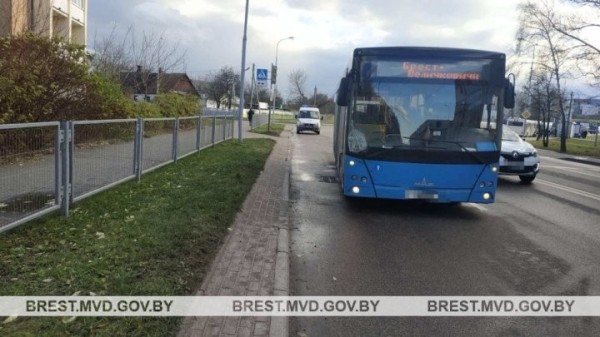 В Бресте водитель автобуса совершил наезд на 14-летнюю девочку-пешехода