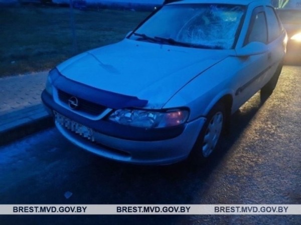 В Ляховичах «Опель» сбил девушку В Ляховичах «Опель» сбил девушку