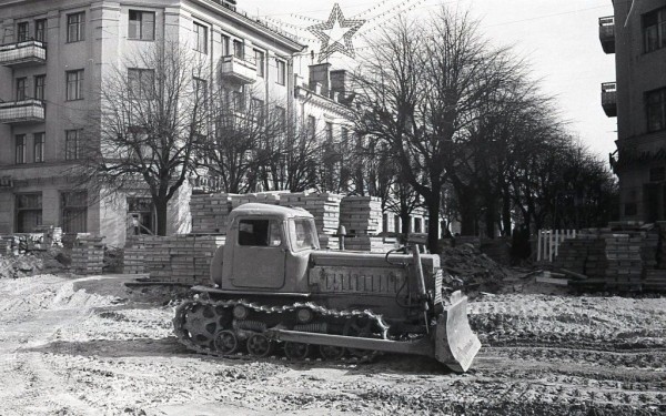 Брест, площадь Ленина. Как думаете, какой год?
             
                Брест, площадь Ленина. Как думаете, какой год?