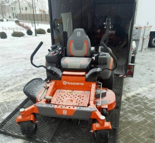 Брестские коммунальники получили подарки к Новому году