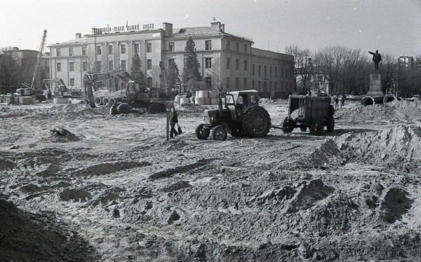 Брест, площадь Ленина. Как думаете, какой год?
             
                Брест, площадь Ленина. Как думаете, какой год?