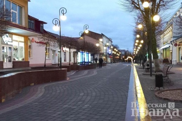 Посмотрите, как Пинск принарядился к праздникам
             
                Посмотрите, как Пинск принарядился к праздникам